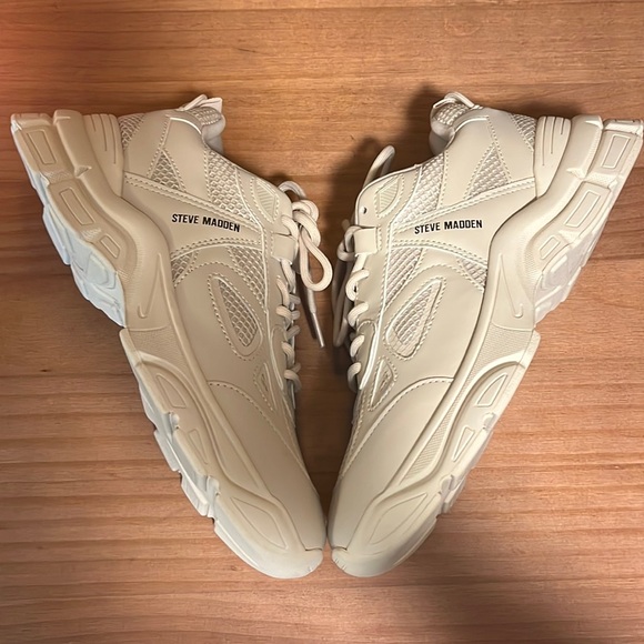 Steve Madden Shoes - STEVE MADDEN CLYDIE SNEAKERS